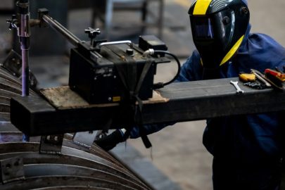 Guía Completa de Insumos y Materiales para Taller Metalmecánico: Cómo Optimizar tu Producción